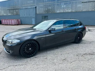Gebraucht BMW 530 258 PS (189 kW) 2012 Grau Kombi