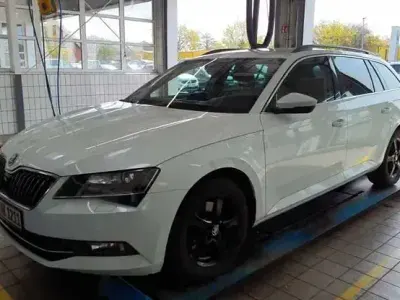 Używany Skoda Superb Ambition 150 KM (110 kW) 2017 Biały Kombi