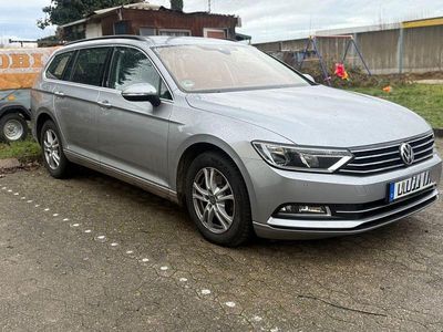 Grau Gebraucht 2019 VW Passat Trendline Kombi | 14.000 € (Fairer Preis)