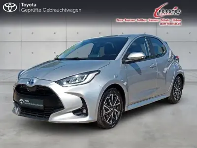 Gebraucht Toyota Yaris Hybrid Team 116 PS (85 kW) 2023 Silber Limousine