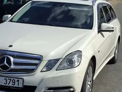 Gebraucht Mercedes E220 Avantgarde 170 PS (125 kW) 2012 Kombi