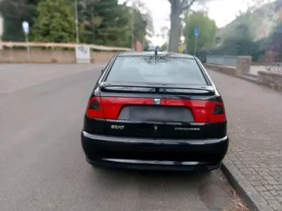 Brugt Seat Cordoba 75 HK (55 kW) 1999 Sort Sedan