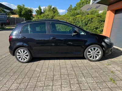 Gebraucht VW Golf VI Team 105 PS (77 kW) 2011 Schwarz Kleinwagen