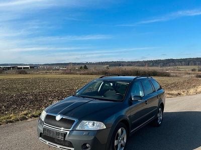 Grau Gebraucht 2008 Skoda Octavia Scout Kombi | 3.800 € (Fairer Preis)
