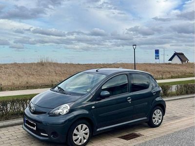 Gebraucht Toyota Aygo 68 PS (50 kW) 2014 Grau Kleinwagen