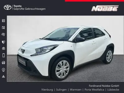 Gebraucht Toyota Aygo X X-play 72 PS (52 kW) 2023 Weiß SUV
