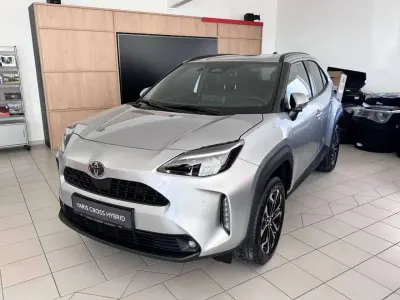 Neu Toyota Yaris Cross 131 PS (96 kW) 2026 Shimmering silver metallic SUV
