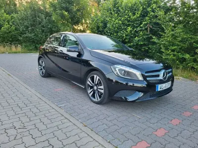 Gebraucht Mercedes A180 Urban 122 PS (89 kW) 2014 Schwarz Kleinwagen
