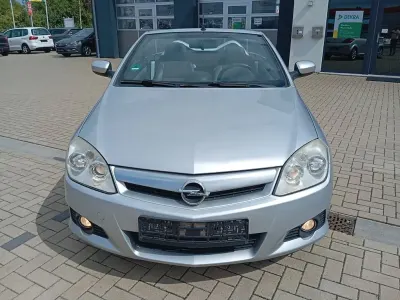 Gebraucht Opel Tigra 90 PS (66 kW) 2006 Silber Cabrio