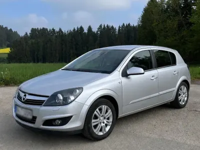 Gebraucht Opel Astra 116 PS (85 kW) 2009 Silber Limousine