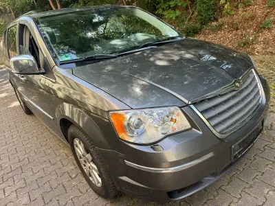 Gebraucht Chrysler Grand Voyager Limited 200 PS (147 kW) 2010 Braun Van / Kleinbus