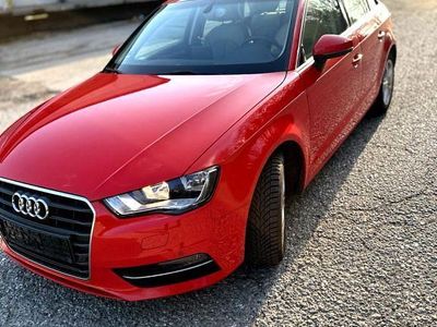 Gebraucht Audi A3 Ambiente 122 PS (89 kW) 2013 Rot Limousine