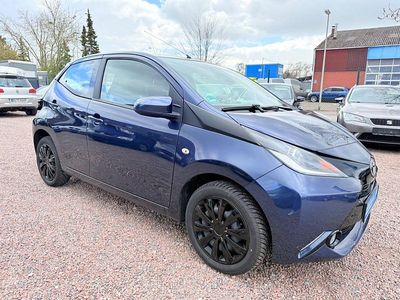 Second-hand Toyota Aygo X-play 69 CP (50 kW) 2016 Albastru Hatchback