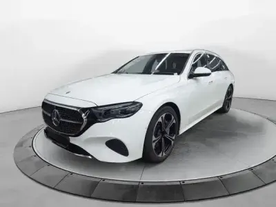 Gebraucht Mercedes E300 Avantgarde 197 PS (144 kW) 2024 Weiß Limousine