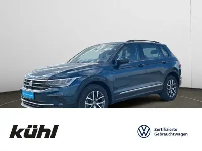 Gebraucht VW Tiguan Life 150 PS (110 kW) 2023 Nightshade blue metallic SUV