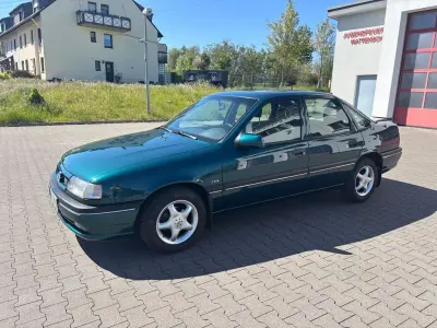 Usata Opel Vectra Selection 71 CV (52 kW) 1995 Verde Berlina