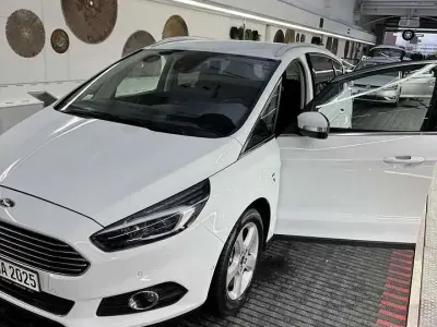 Gebraucht Ford S-MAX Titanium 150 PS (110 kW) 2019 Weiß Van / Kleinbus