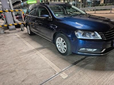 Gebraucht VW Passat 140 PS (102 kW) 2013 Blau Kombi