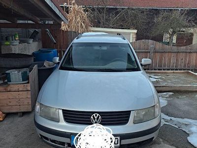Silber Gebraucht 1999 VW Passat Basis Kombi | 999 € (Guter Preis)