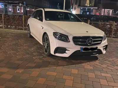 Gebraucht Mercedes E220 AMG 194 PS (142 kW) 2017 Weiß Kombi