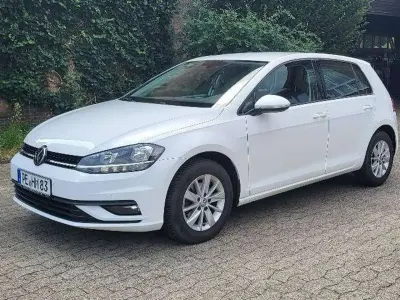Gebraucht VW Golf VII Trendline 116 PS (85 kW) 2019 Weiß Limousine