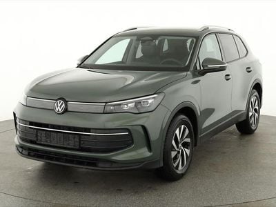 Neu VW Tiguan Life 150 PS (110 kW) 2025 Cipressino grün metallic SUV