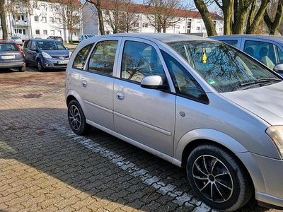 Gebraucht Opel Insignia 105 PS (77 kW) 2009 Silber Kleinwagen