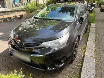 Gebraucht Toyota Avensis 111 PS (81 kW) 2015 Schwarz Kombi