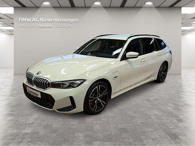 Weiß Gebraucht 2022 BMW 320e M Sport Kombi | 33.502 € (Etwas zu teuer)