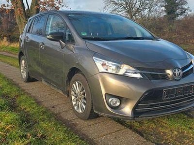 Gebraucht Toyota Verso Comfort 147 PS (108 kW) 2016 Grau Van / Kleinbus