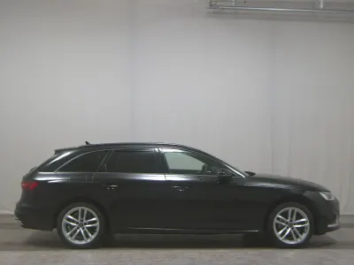 Używany Audi A4 Advanced 204 KM (150 kW) 2023 Czarny Kombi