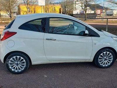 Gebraucht Ford Ka Titanium 69 PS (50 kW) 2014 Weiß Kleinwagen