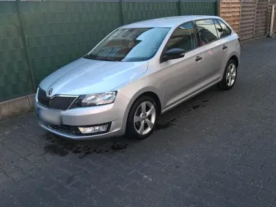 Gebraucht Skoda Rapid Ambition 90 PS (66 kW) 2015 Silber Kleinwagen