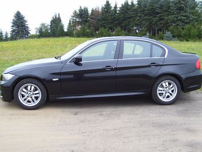 Gebraucht BMW 318 Exclusive 194 PS (142 kW) 2011 Schwarz metallic Limousine