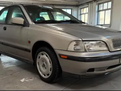 Gebraucht Volvo S40 115 PS (84 kW) 1998 Gold Limousine
