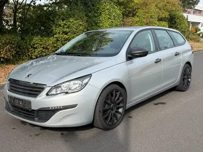 Gebraucht Peugeot 208 99 PS (72 kW) 2016 Silber Kleinwagen