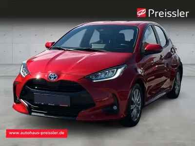 Gebraucht Toyota Yaris 116 PS (85 kW) 2022 Rot Kleinwagen