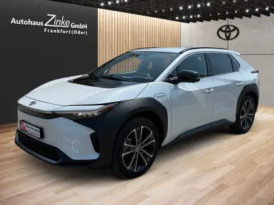 Gebraucht Toyota bZ4X Basis 150 kW (204 PS) 2023 Platinumweiß perleffekt SUV