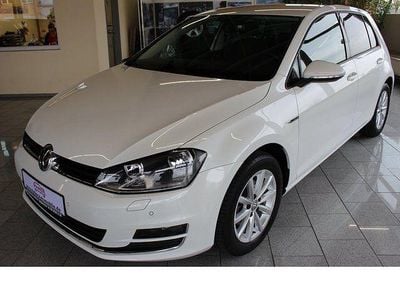 Gebraucht VW Golf VII LOUNGE 110 PS (80 kW) 2016 Weiß metallic Limousine