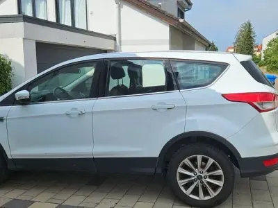 Gebraucht Ford Kuga Titanium 150 PS (110 kW) 2016 Weiß SUV
