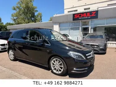 Gebraucht Mercedes B200 156 PS (114 kW) 2011 Schwarz Kleinwagen