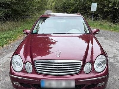 Gebraucht Mercedes E500 306 PS (225 kW) 2003 Rot Limousine