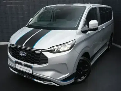 Używany Ford Tourneo Custom Sport 233 KM (171 kW) 2025 Srebrny Van