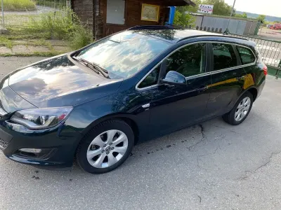 Gebraucht Opel Astra Energy 165 PS (121 kW) 2014 Grün Limousine