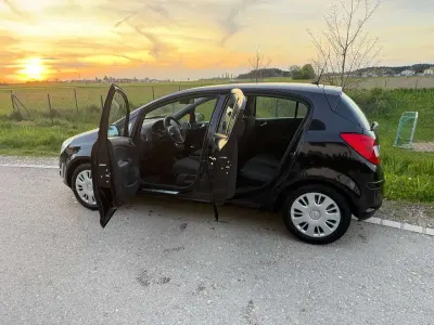 Gebraucht Opel Corsa Innovation 101 PS (74 kW) 2011 Saphirschwarz mineraleffekt Kleinwagen