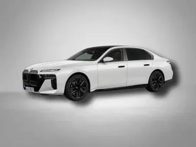 Gebraucht BMW 740 M Sport 299 PS (219 kW) 2025 Mineralweiss metallic Limousine