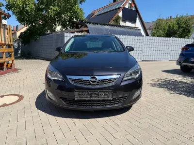 Gebraucht Opel Astra Edition 125 PS (91 kW) 2010 Schwarz Kombi