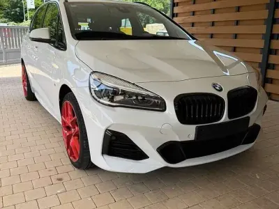 Gebraucht BMW 225 M Sport 136 PS (100 kW) 2020 Weiß Van / Kleinbus