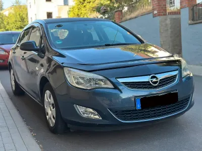 Gebraucht Opel Astra 101 PS (74 kW) 2010 Blau Kombi