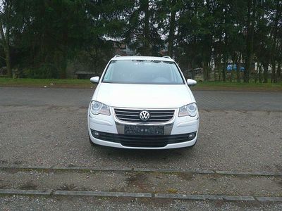 Gebraucht VW Touran Highline 105 PS (77 kW) 2010 Weiß Van / Kleinbus